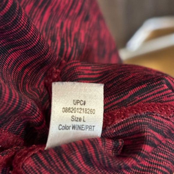 Cuddl Duds Women's Flex Fit Long Sleeve Top SZ Large Wine Thumb Holes - Picture 9 of 9